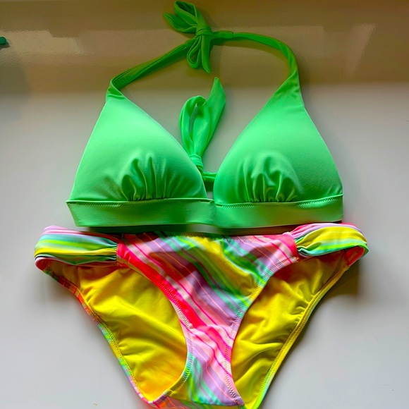 Victoria’s Secret never worn bikini - Picture 1 of 5